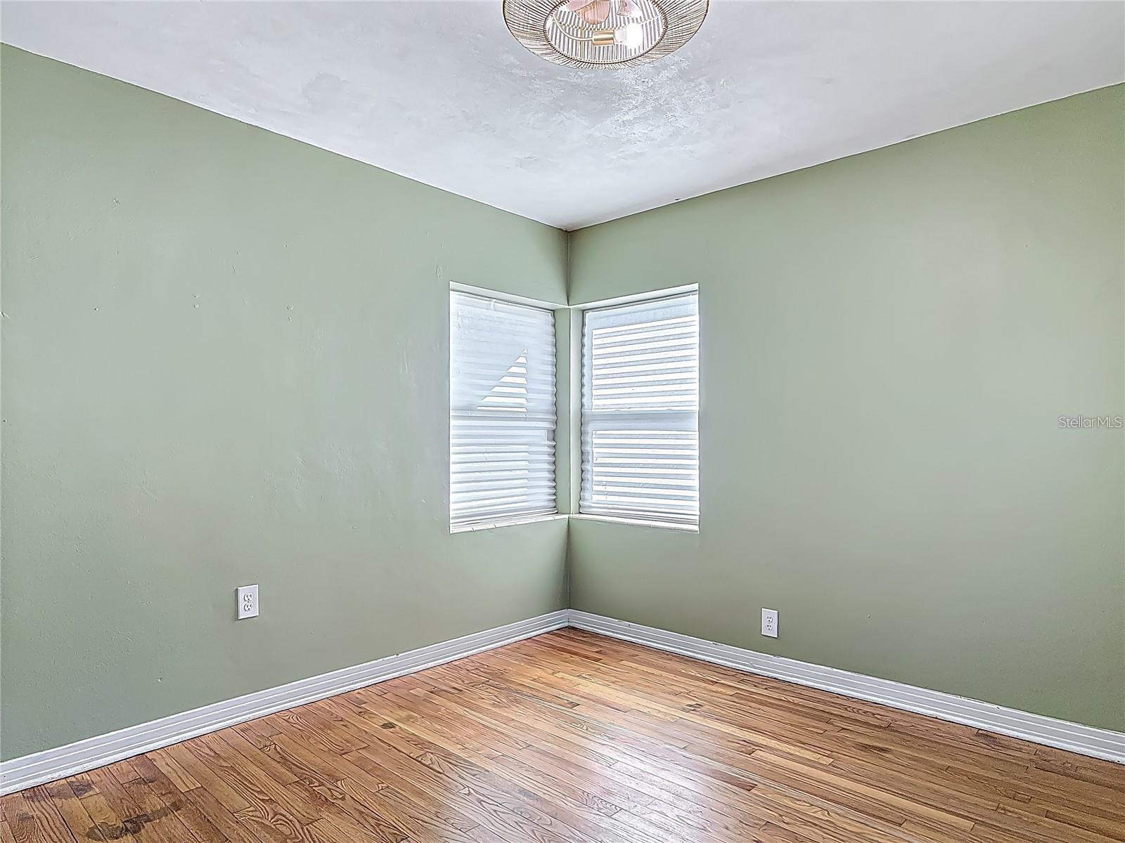 Image 26 of 44 For 243 Hull Avenue