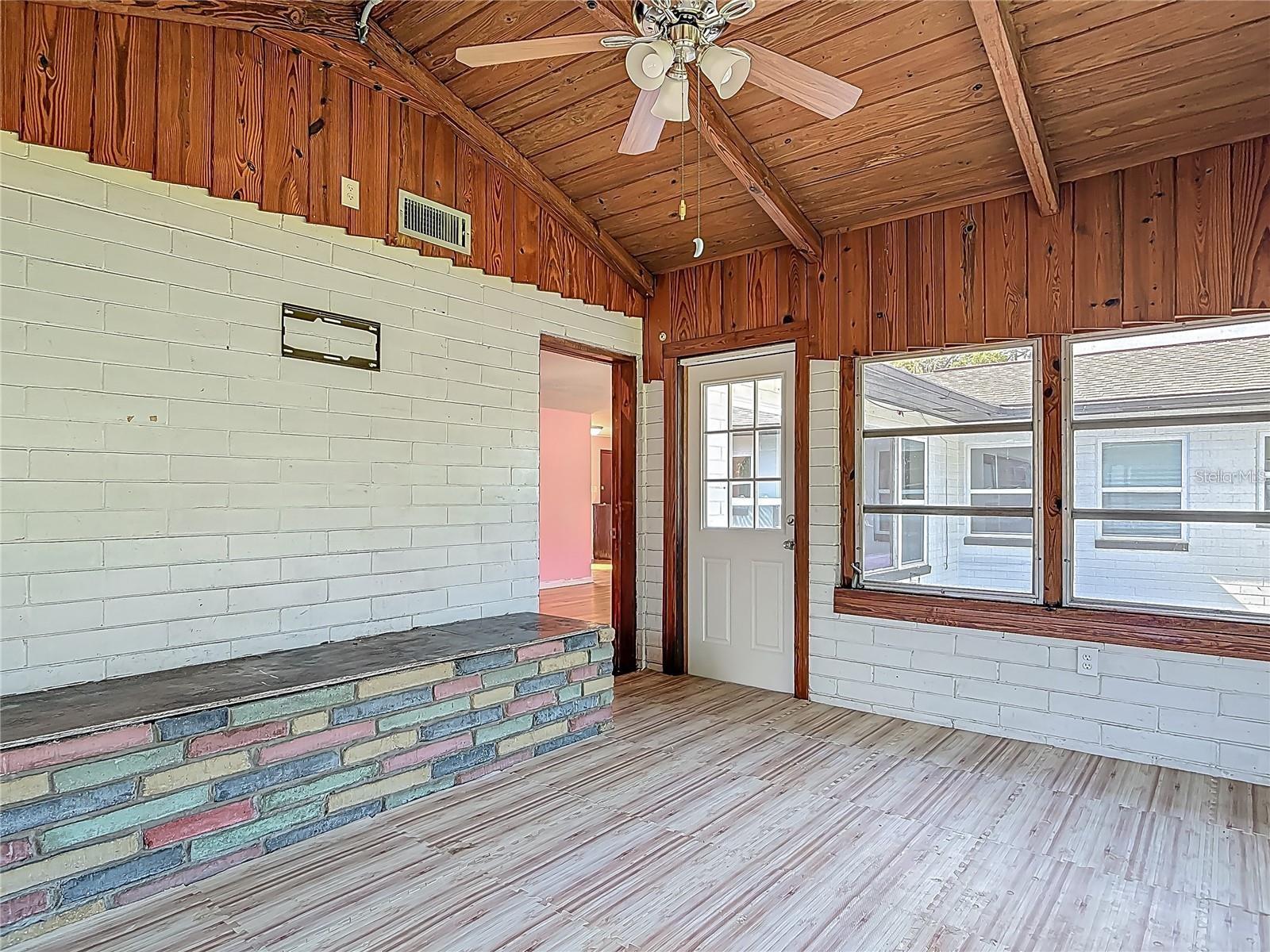 Image 29 of 44 For 243 Hull Avenue