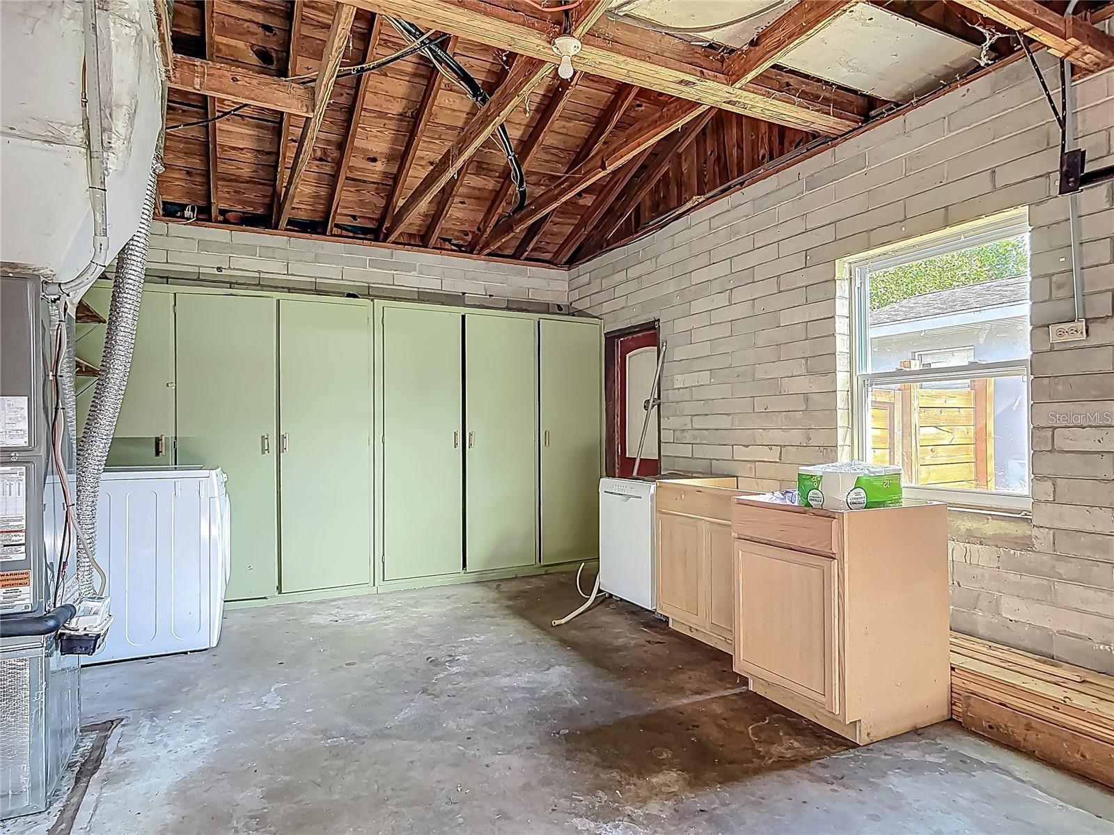 Image 37 of 44 For 243 Hull Avenue