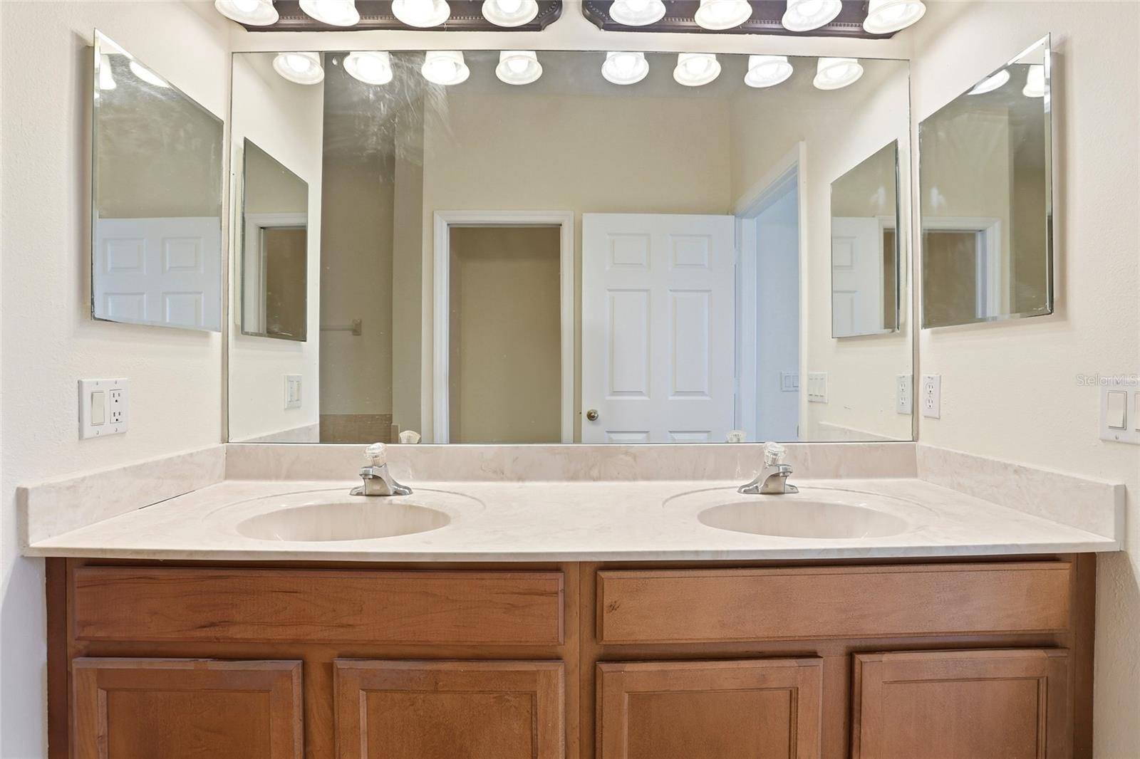 Image 23 of 42 For 1605 Travertine Terrace