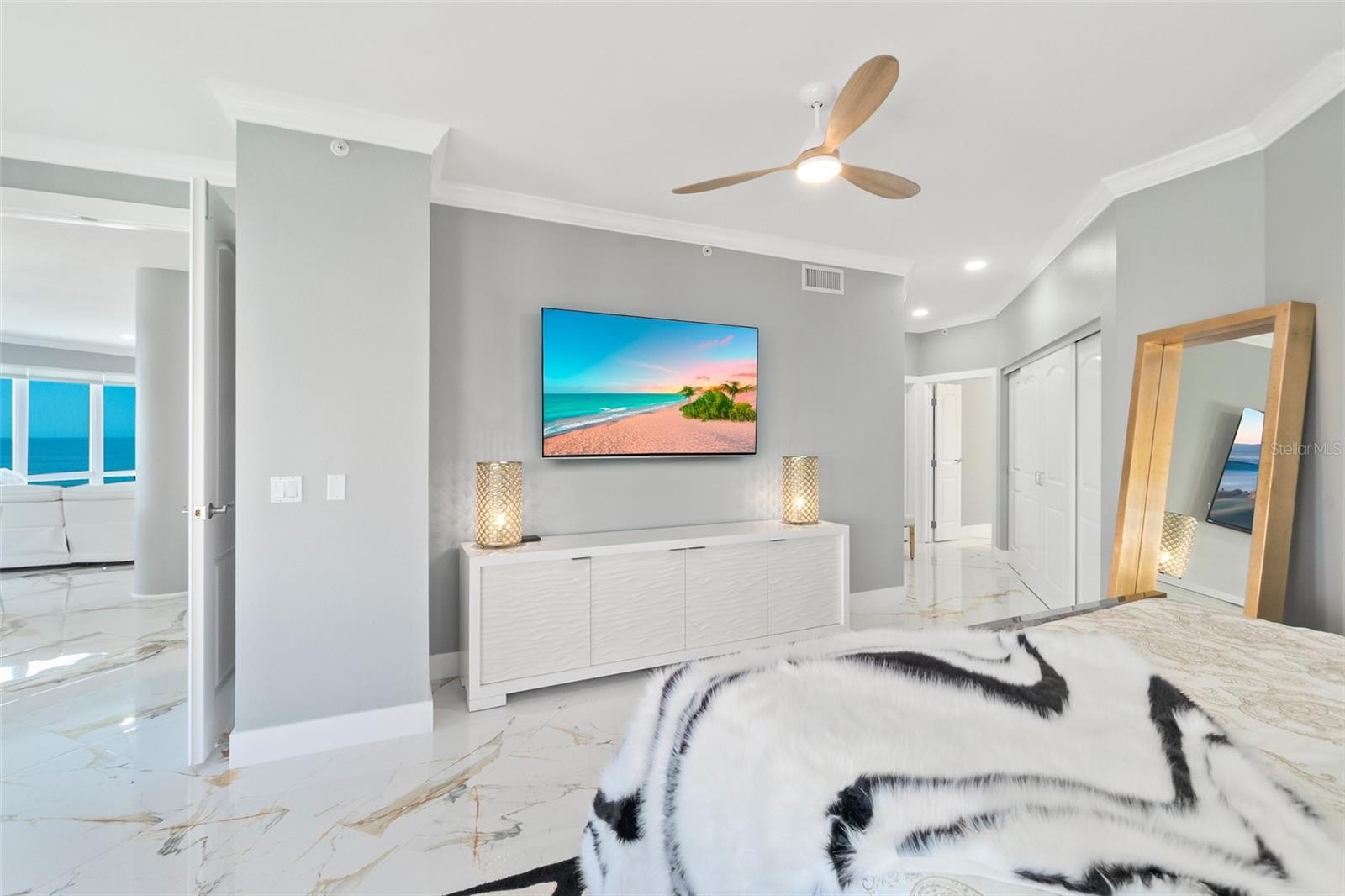 Image 40 of 76 For 3703 Atlantic Avenue 908