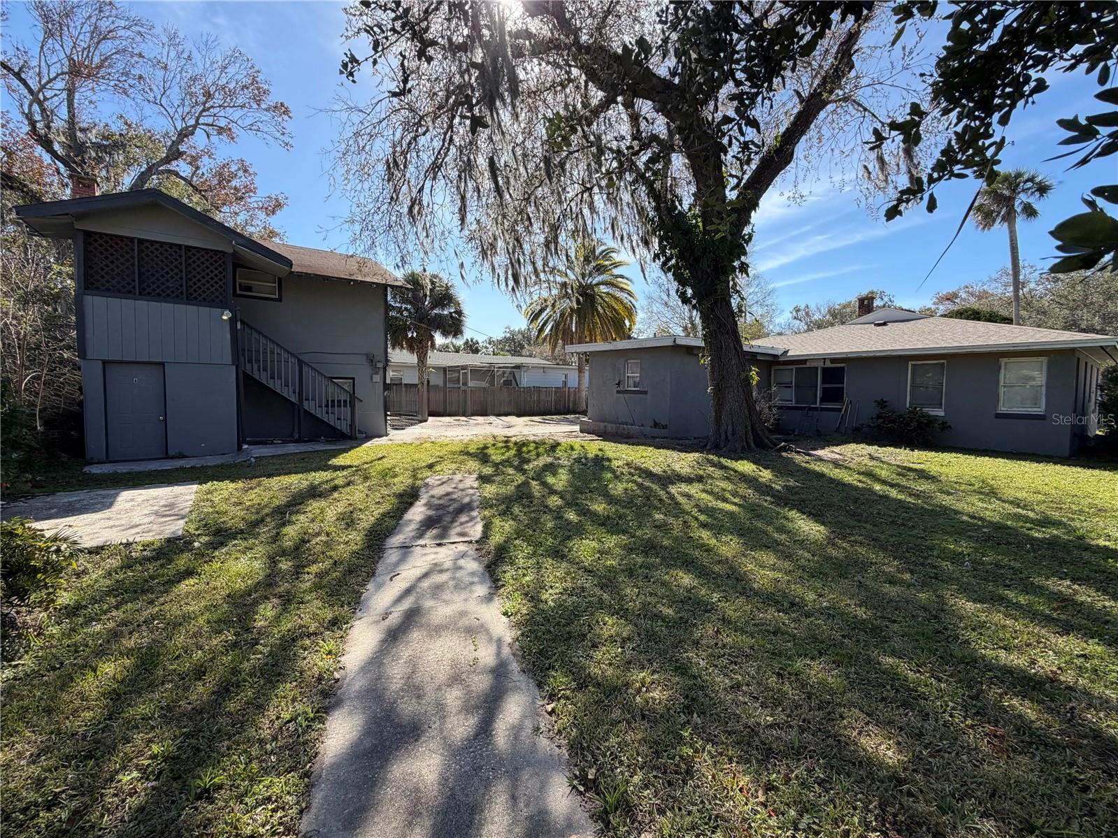 Image 6 of 7 For 633 Byron Avenue