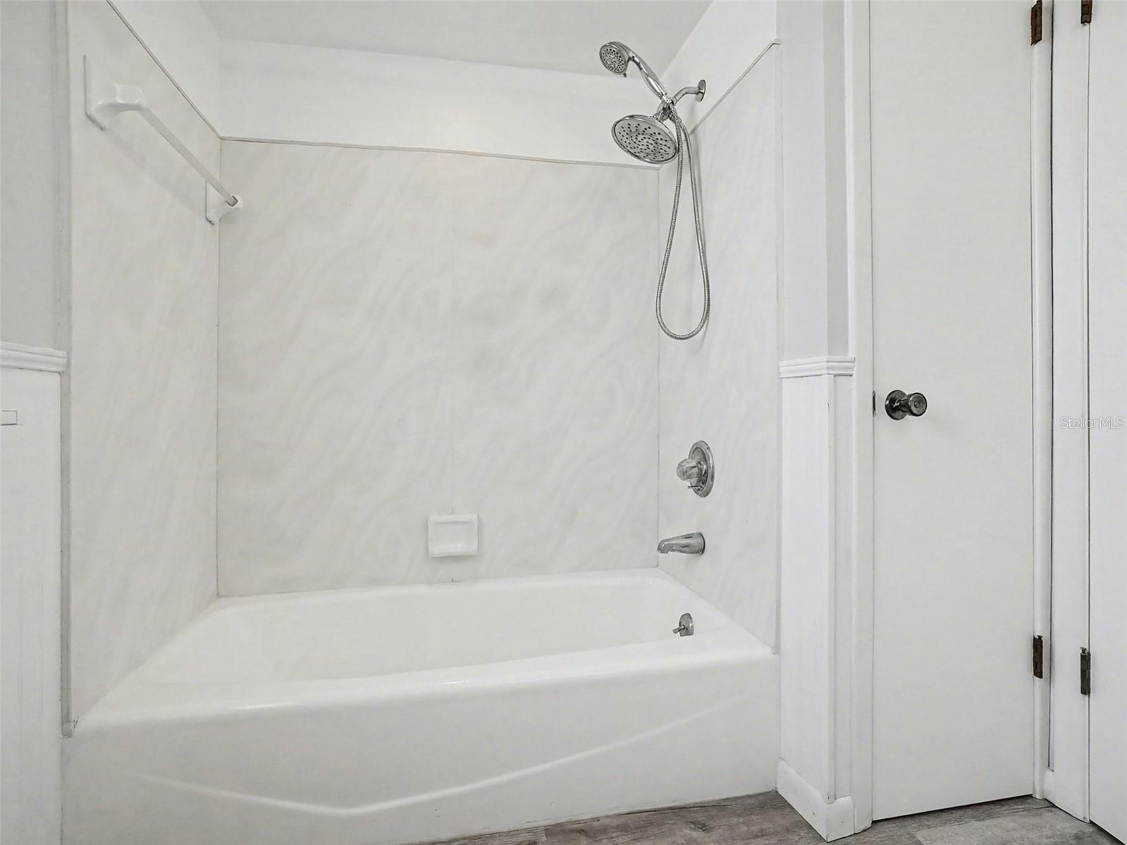 Image 19 of 31 For 7618 Waunatta Court