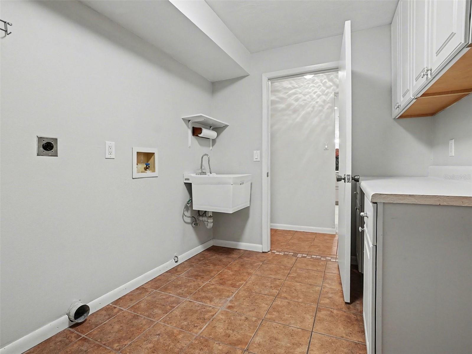 Image 26 of 31 For 7618 Waunatta Court