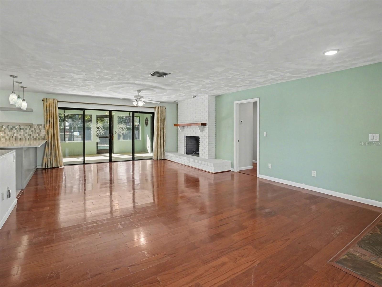 Image 3 of 31 For 7618 Waunatta Court