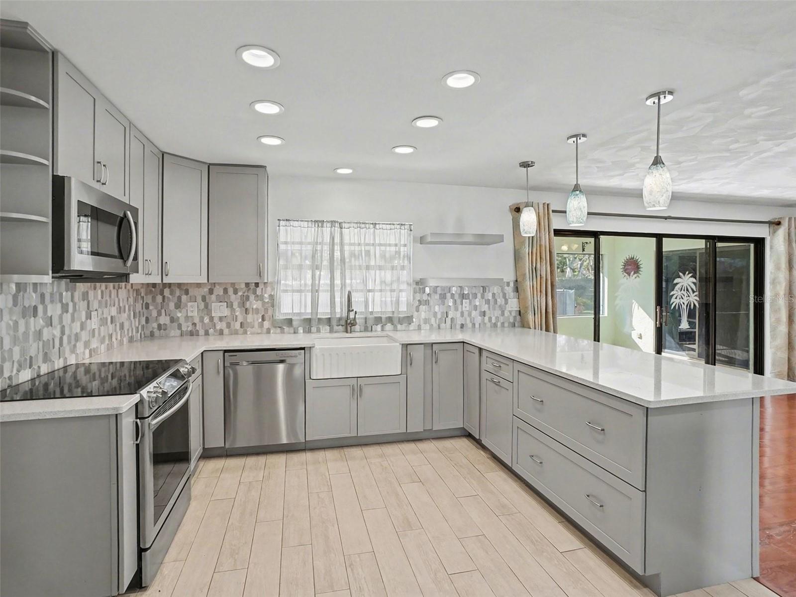 Image 7 of 31 For 7618 Waunatta Court