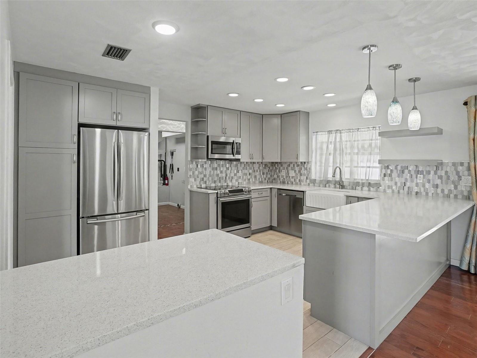 Image 8 of 31 For 7618 Waunatta Court