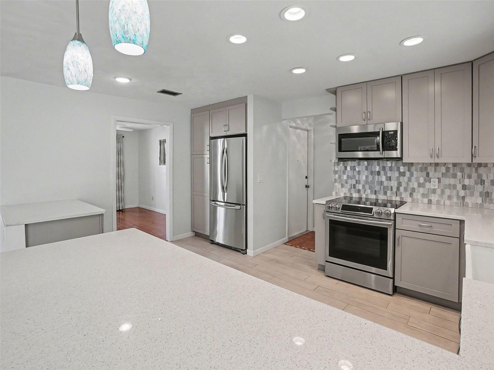 Image 9 of 31 For 7618 Waunatta Court