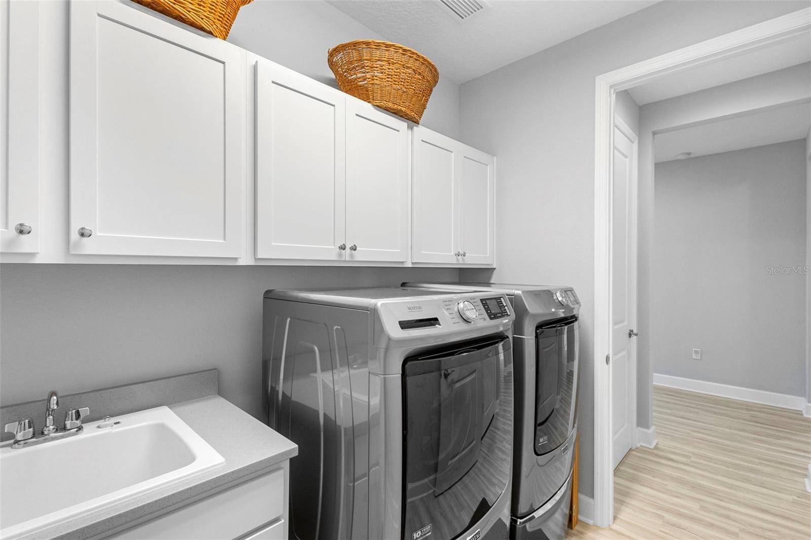 Image 35 of 53 For 1188 Victoria Hills Drive N