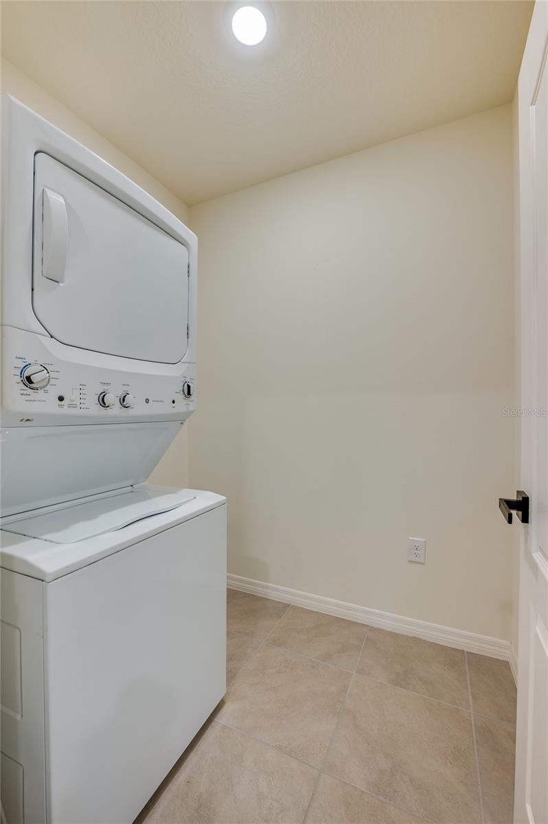 Image 19 of 59 For 324 Camilla Road