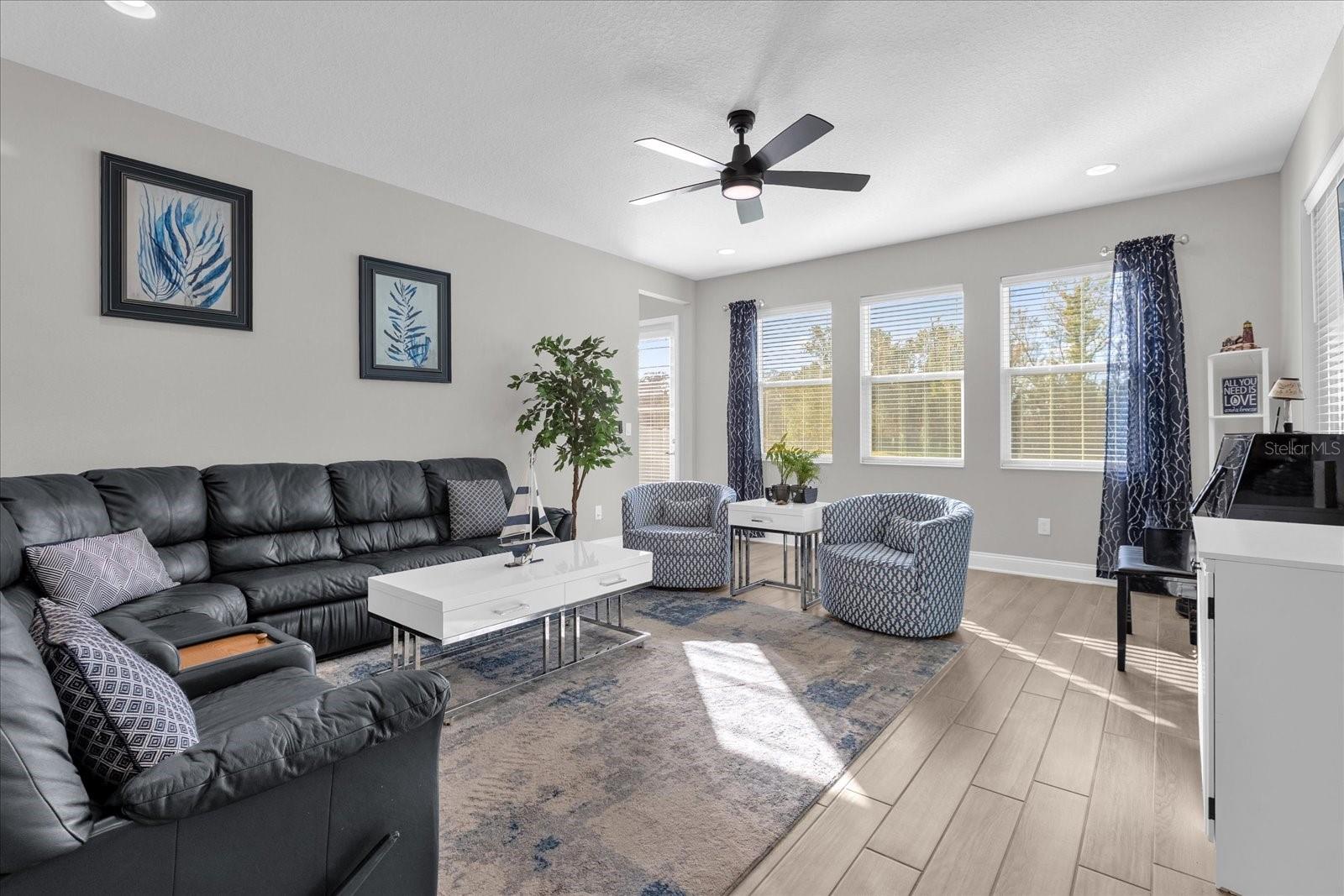 Image 16 of 55 For 740 Hyperion Drive