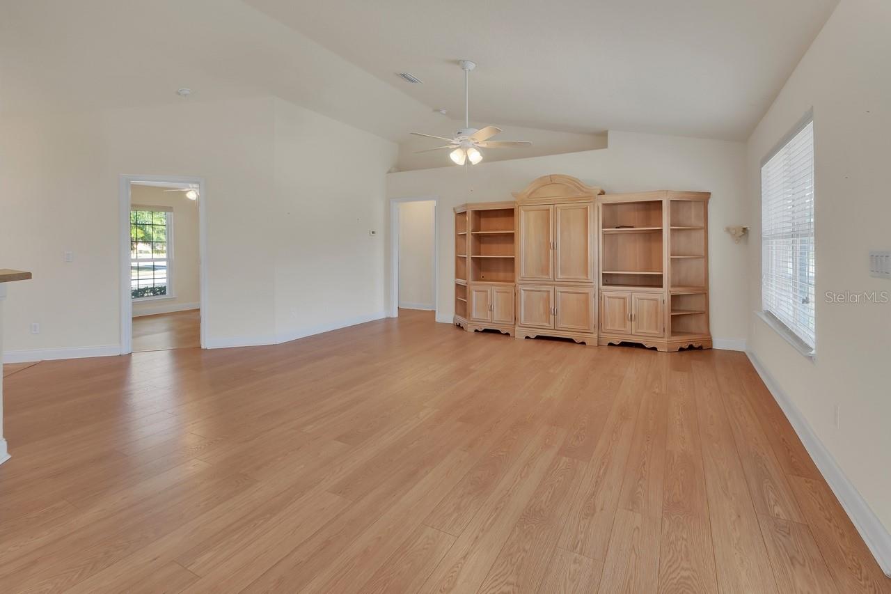 Image 3 of 41 For 609 River Fern Lane