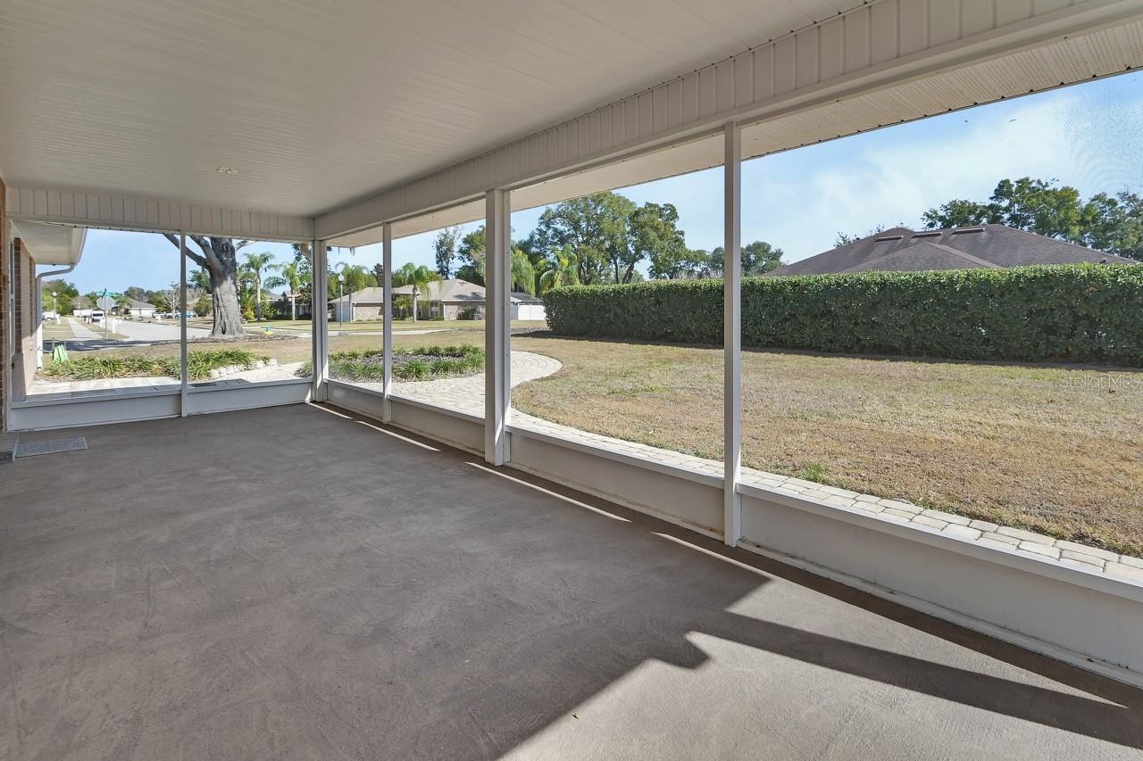 Image 33 of 41 For 609 River Fern Lane