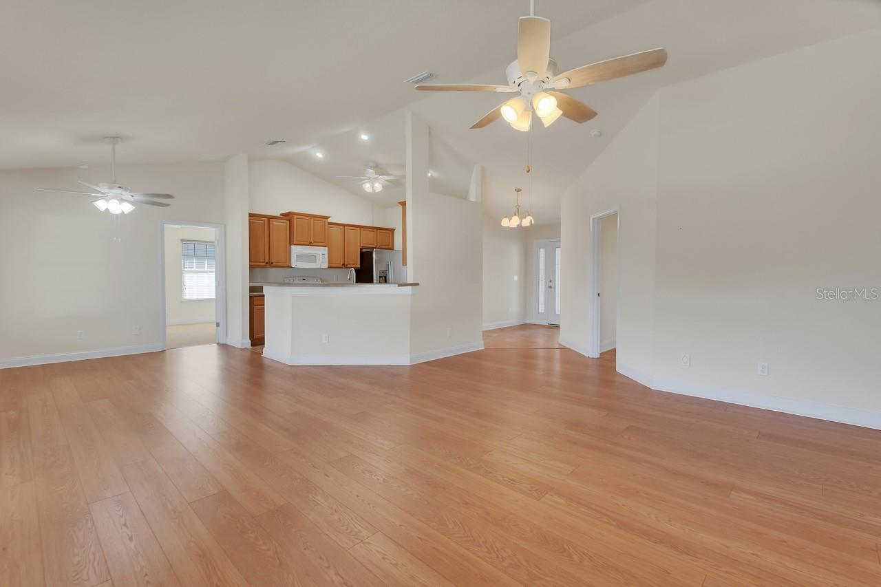 Image 5 of 41 For 609 River Fern Lane