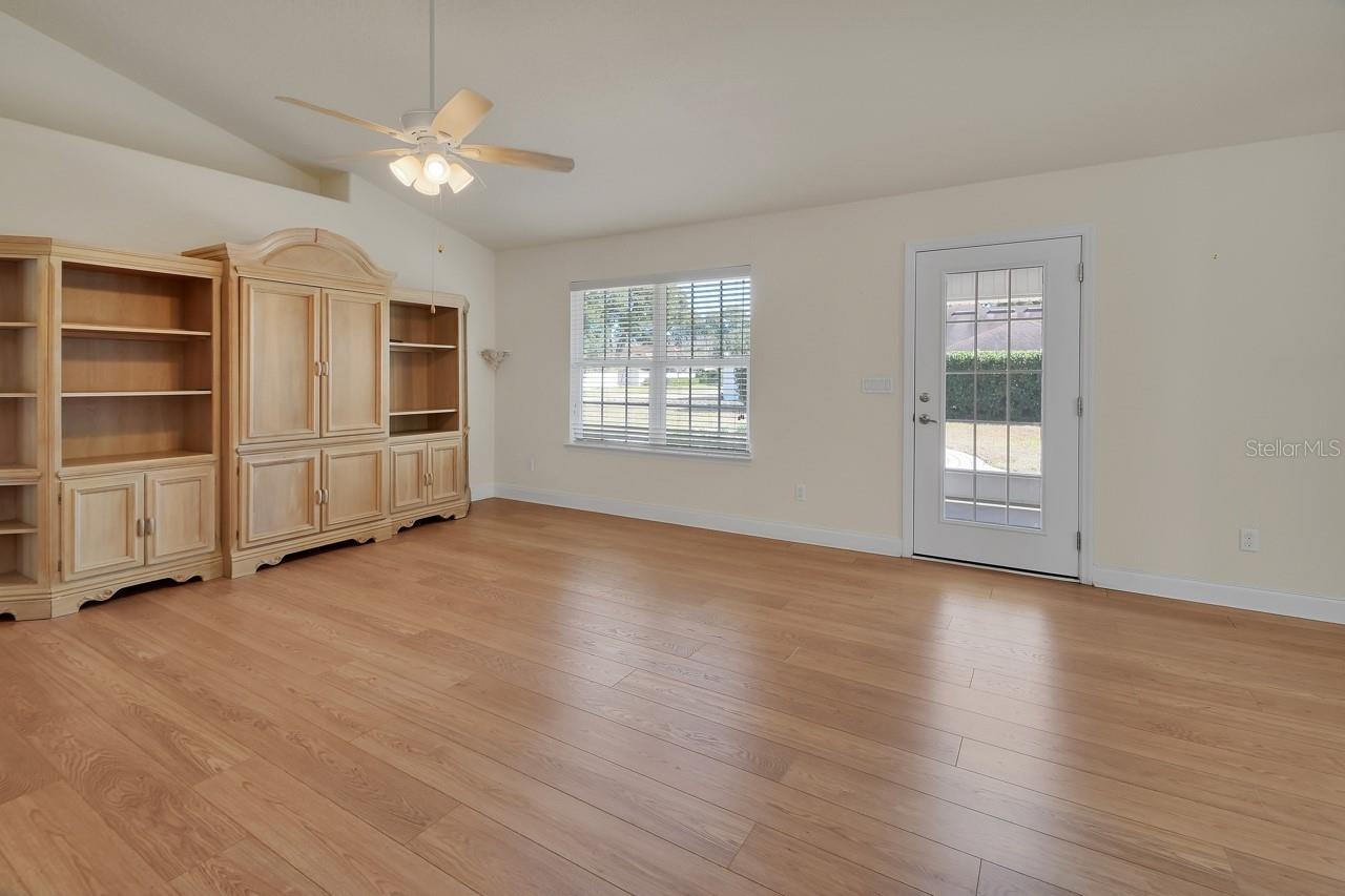 Image 6 of 41 For 609 River Fern Lane