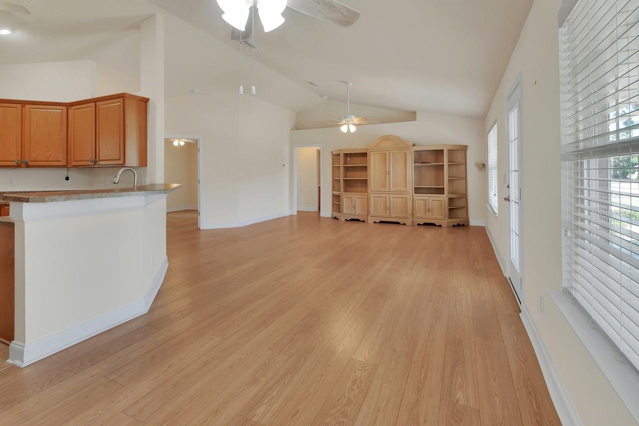 Image 9 of 41 For 609 River Fern Lane