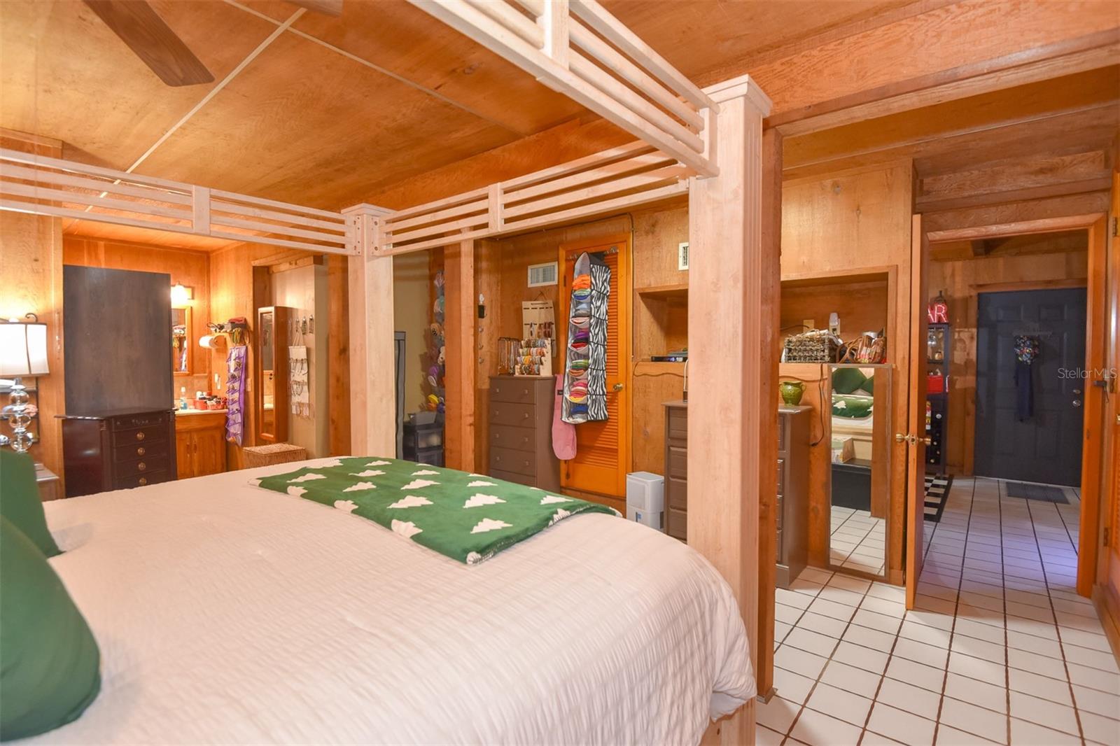 Image 16 of 73 For 1534 Center Avenue