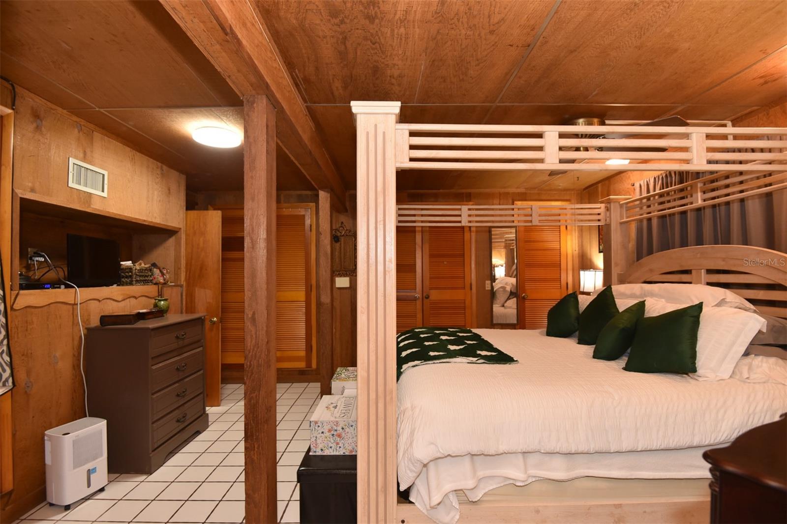 Image 17 of 73 For 1534 Center Avenue