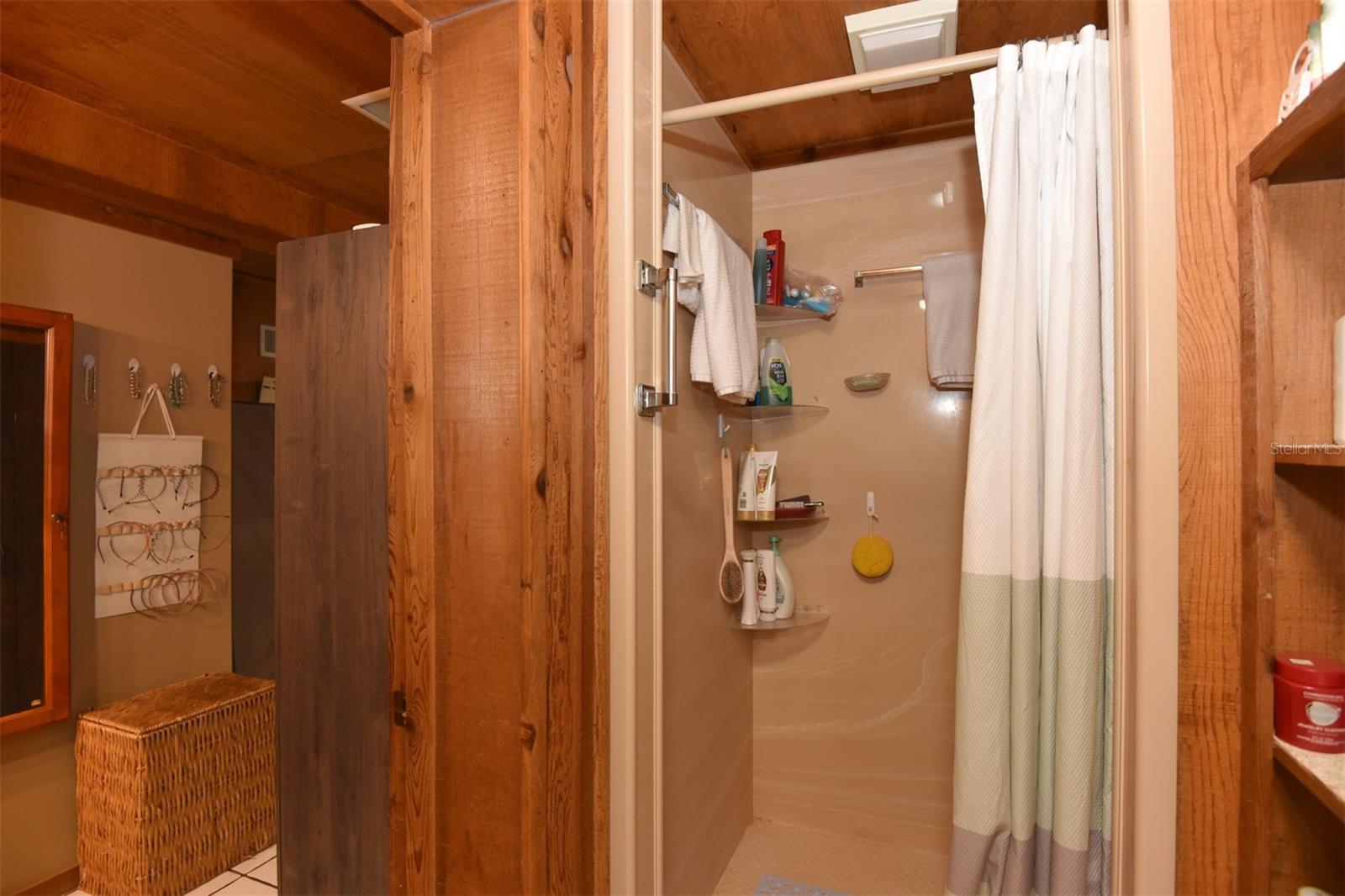 Image 20 of 73 For 1534 Center Avenue