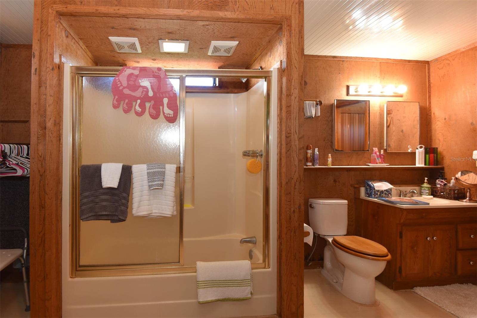 Image 28 of 73 For 1534 Center Avenue