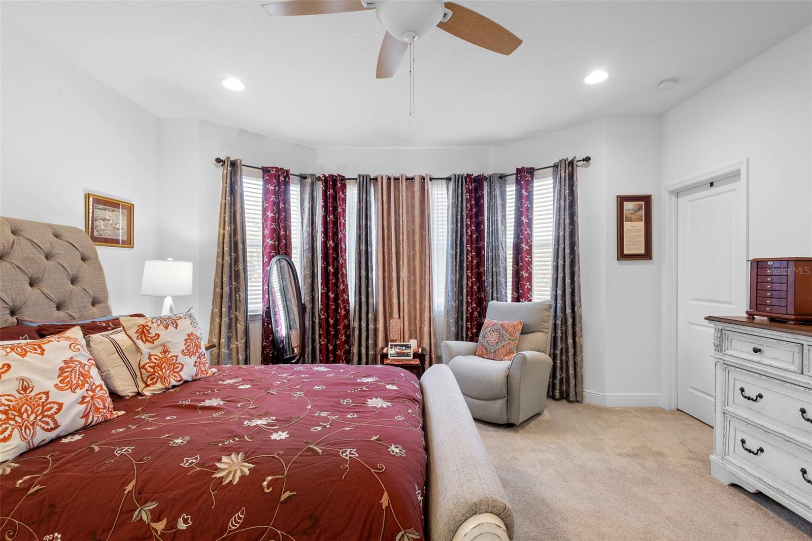 Image 22 of 54 For 744 Hyperion Drive