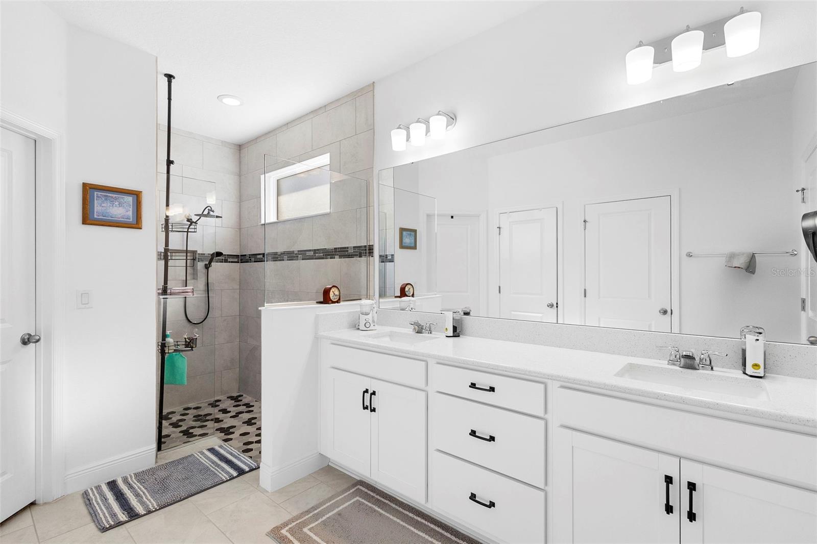 Image 25 of 54 For 744 Hyperion Drive