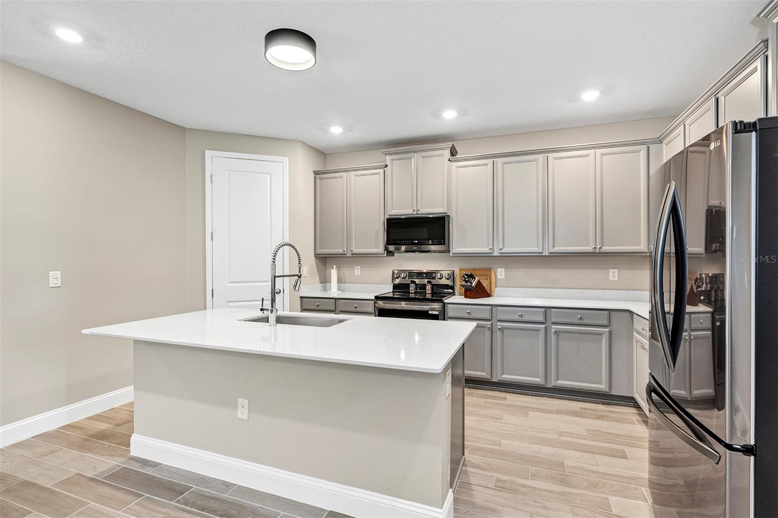 Image 3 of 31 For 4146 Clifden Drive