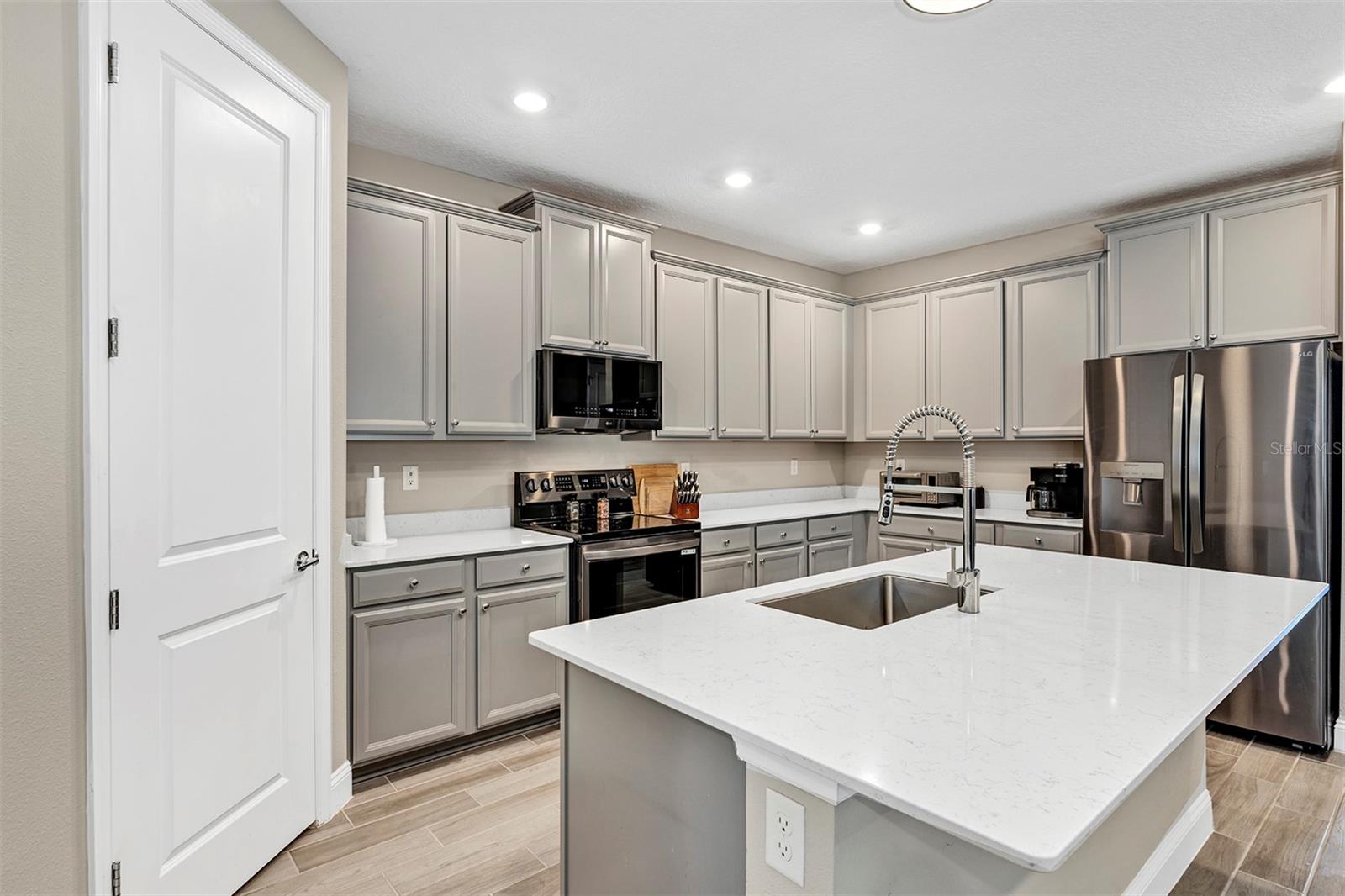 Image 7 of 31 For 4146 Clifden Drive