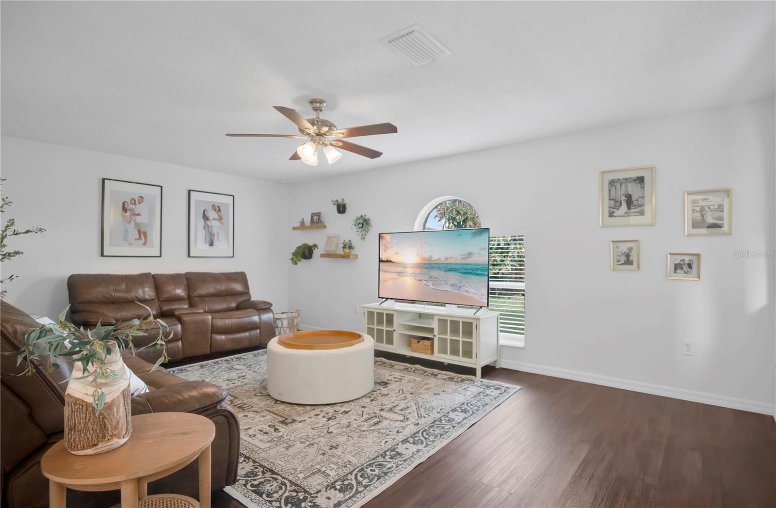 Listing photo id 6 for 128 Carmel Bay Drive