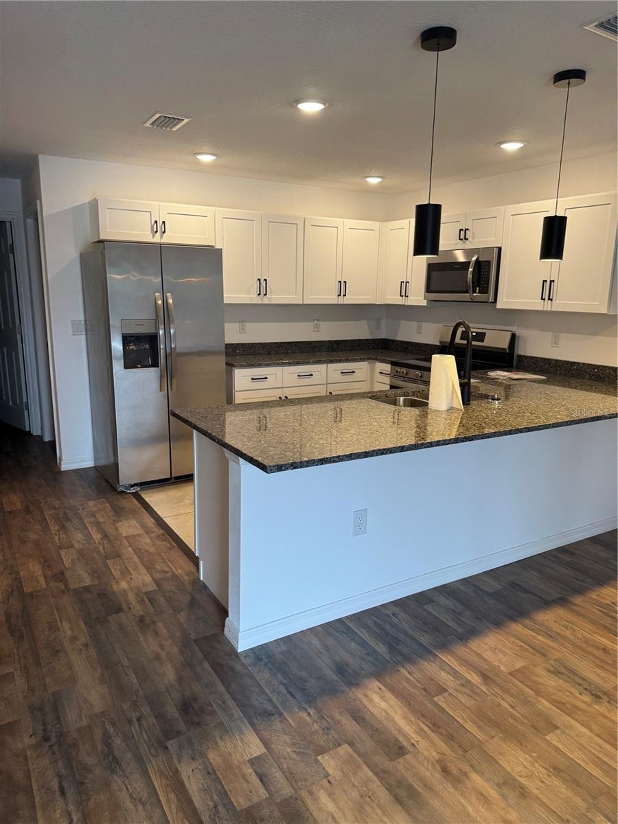 Image 3 of 12 For 413 Beresford Avenue