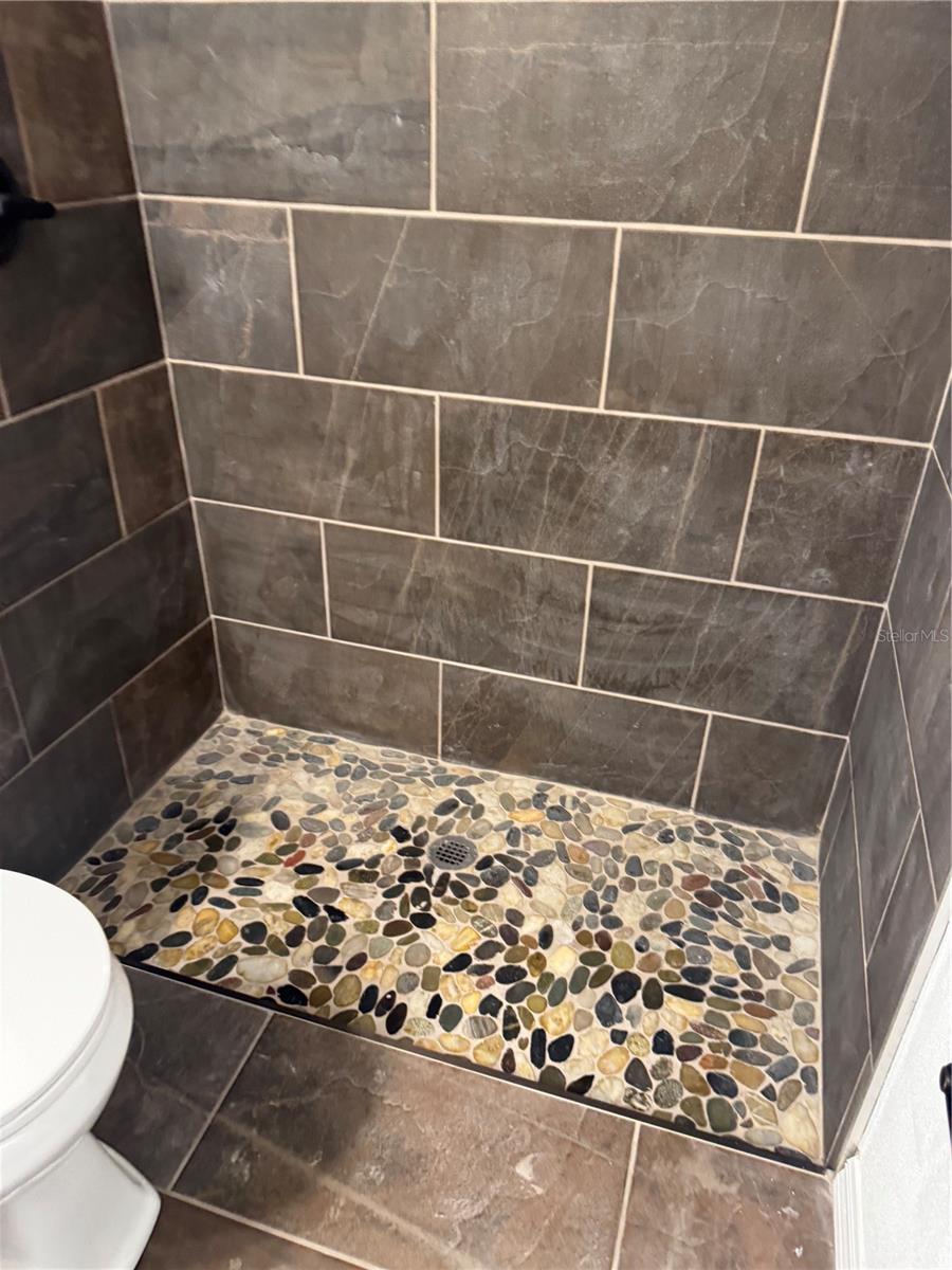 Image 9 of 12 For 413 Beresford Avenue