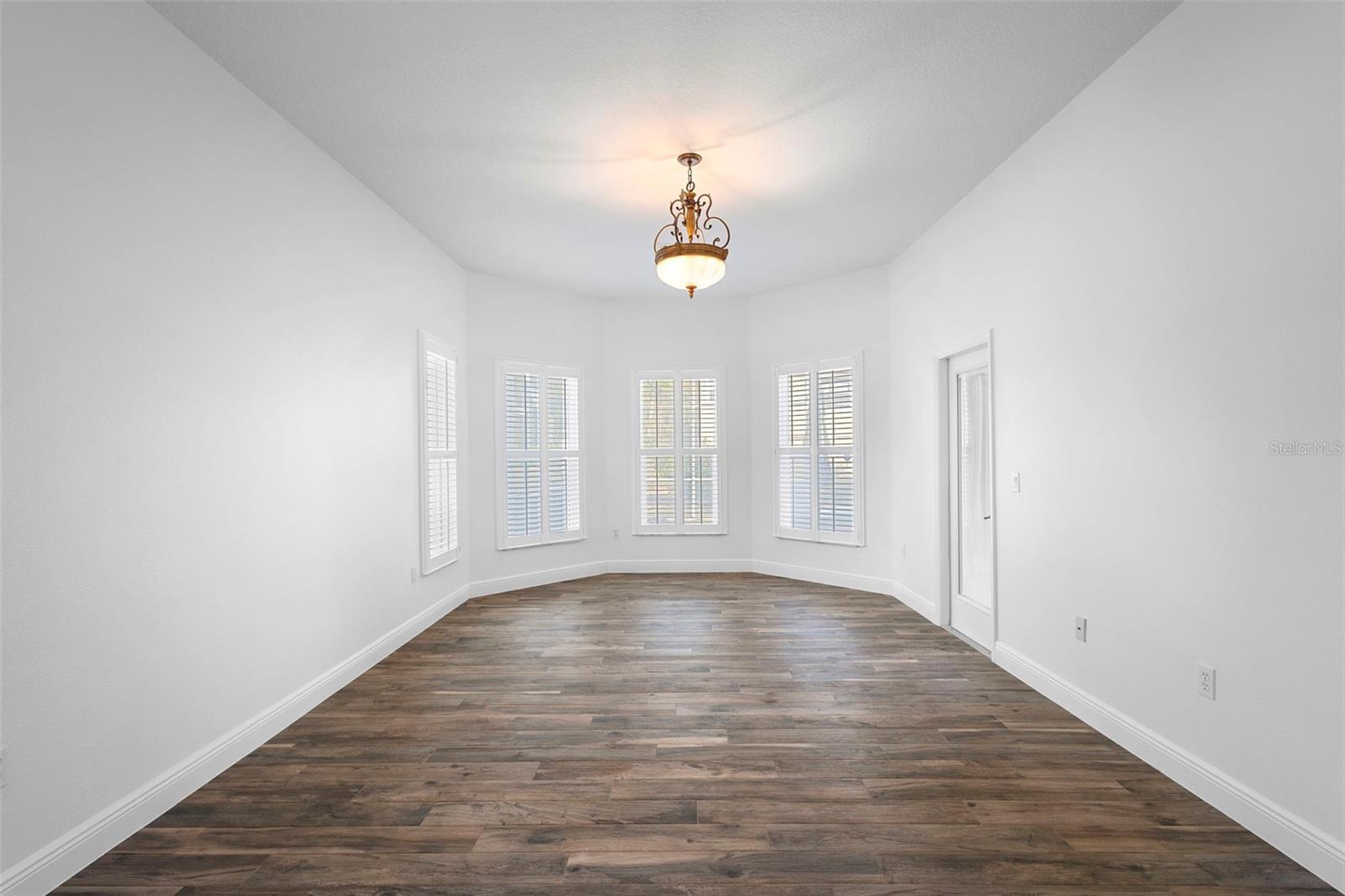 Image 15 of 58 For 73 Sanctuary Avenue