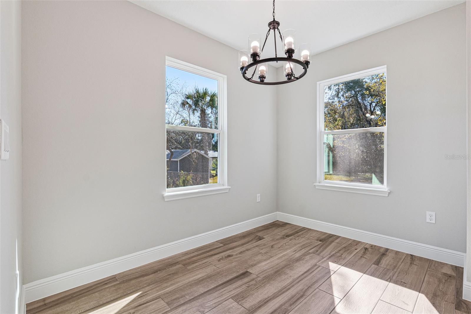 Image 10 of 18 For 1529 Center Street