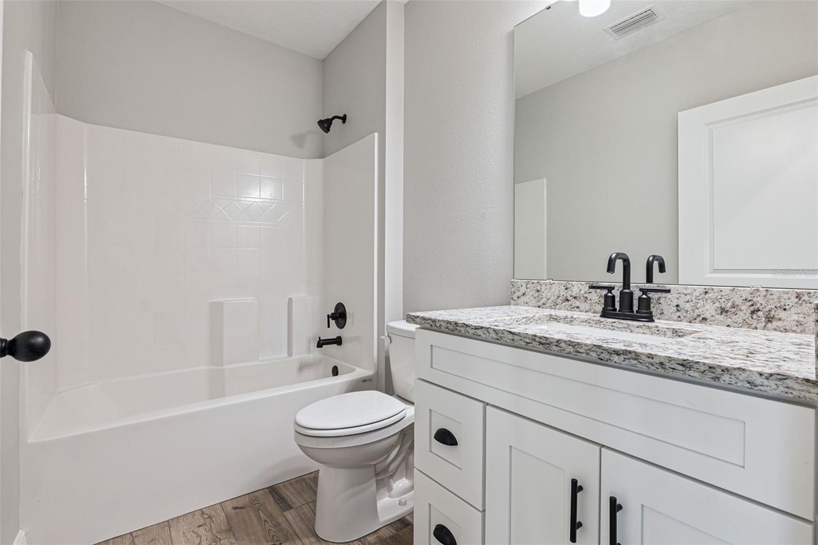 Image 12 of 18 For 1529 Center Street