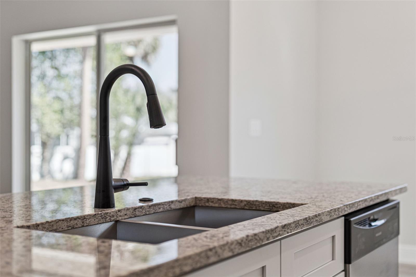 Image 6 of 18 For 1529 Center Street