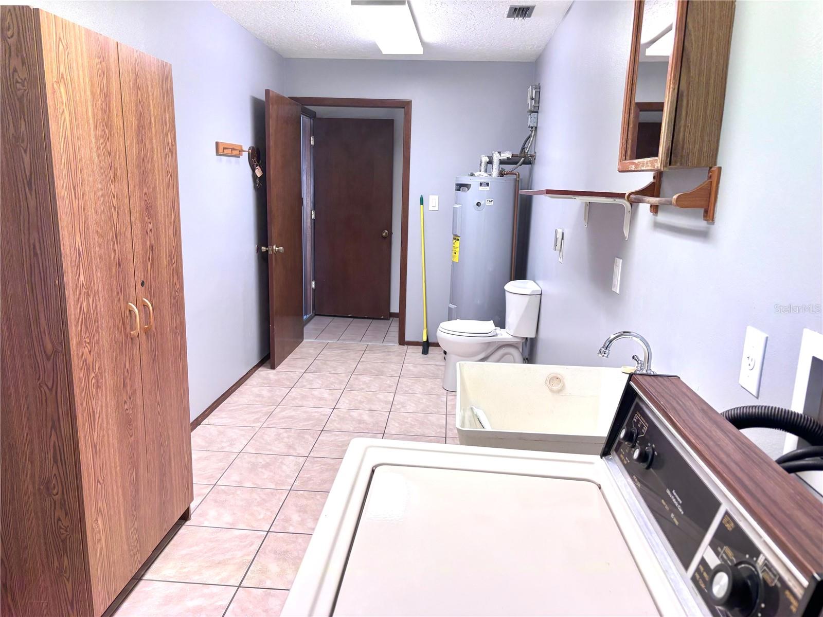 Image 31 of 40 For 324 Alemander Avenue