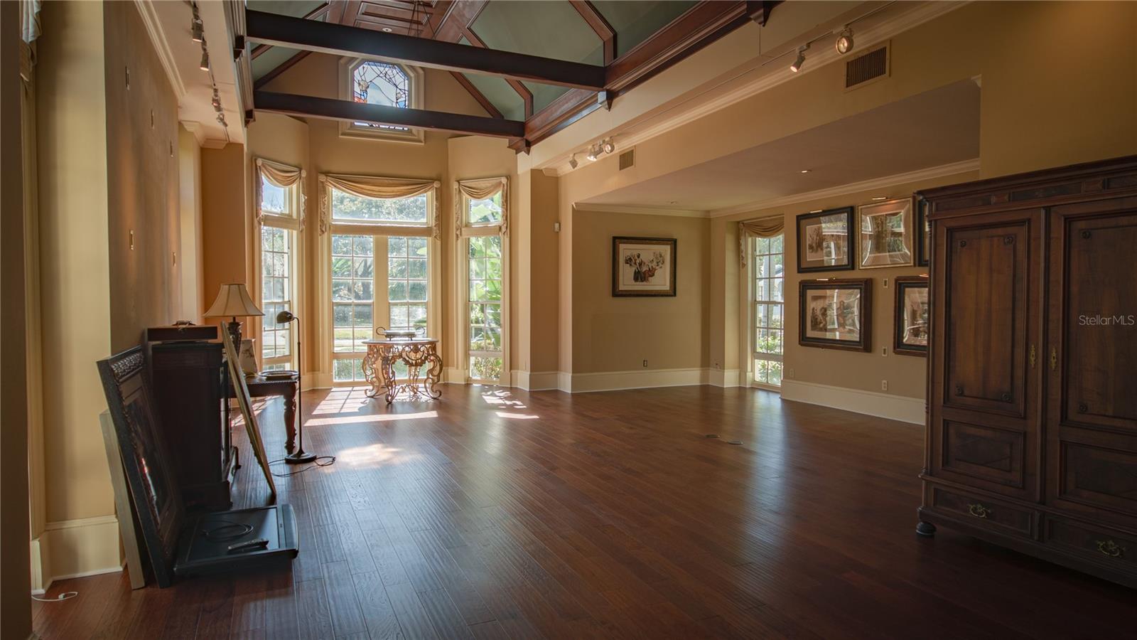 Image 16 of 50 For 251 Ventris  