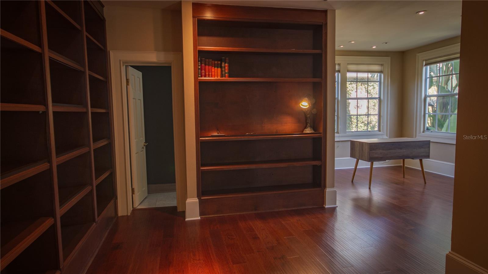 Image 21 of 50 For 251 Ventris  