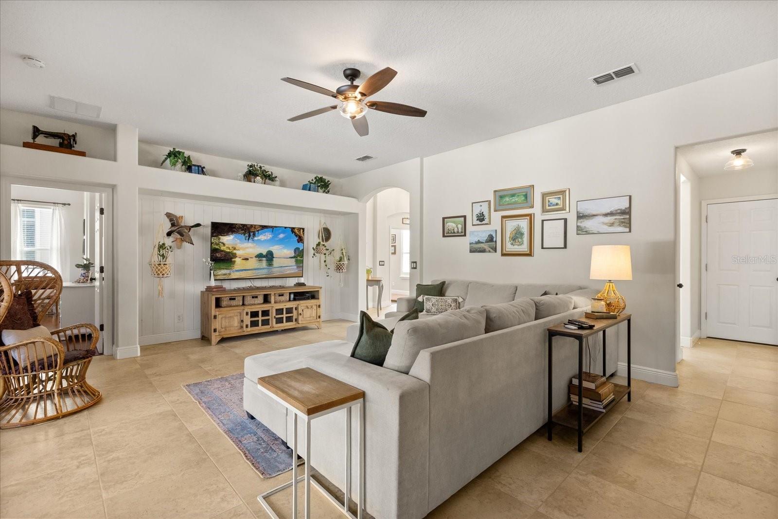 Image 17 of 54 For 370 Merlot Drive