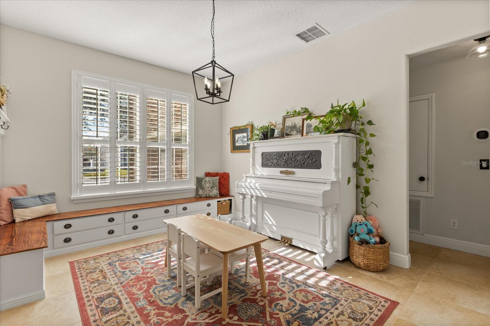 Image 9 of 54 For 370 Merlot Drive