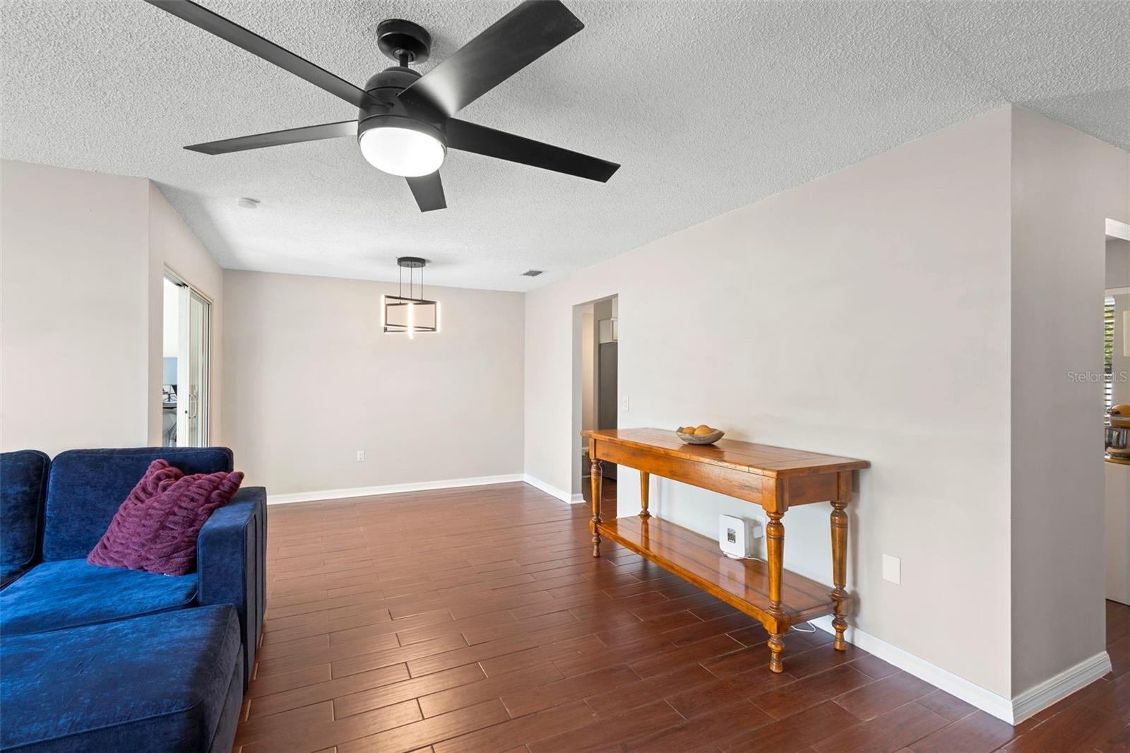 Image 11 of 34 For 720 Amhurst Drive