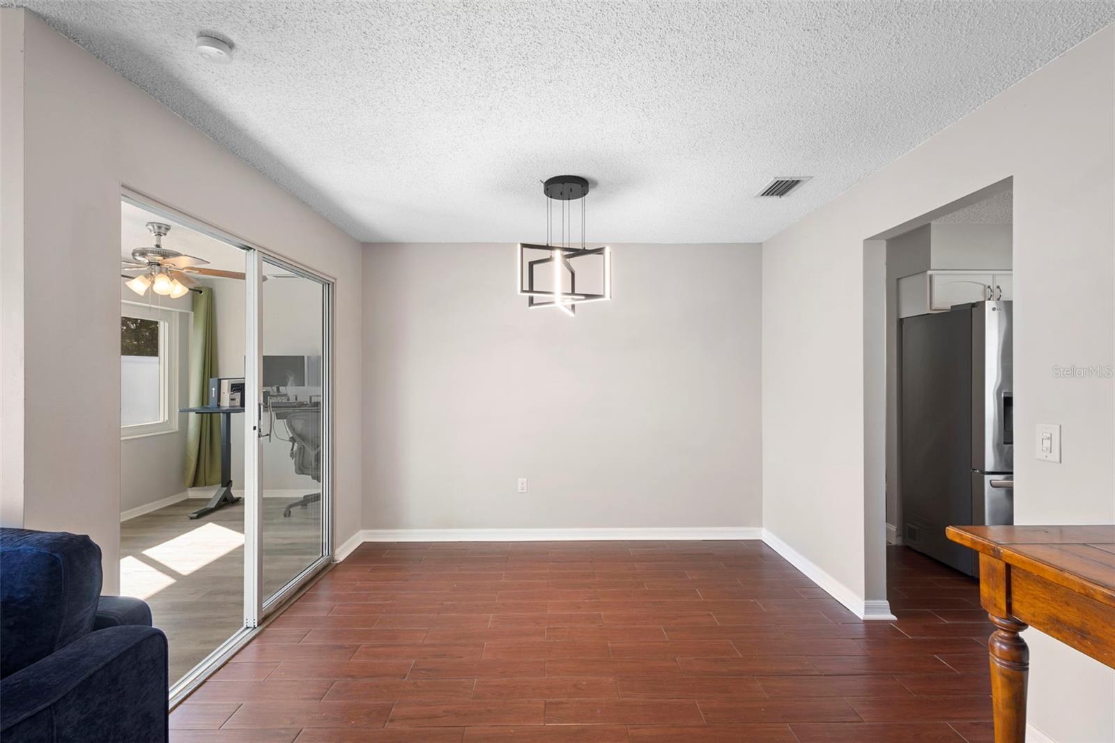 Image 17 of 34 For 720 Amhurst Drive