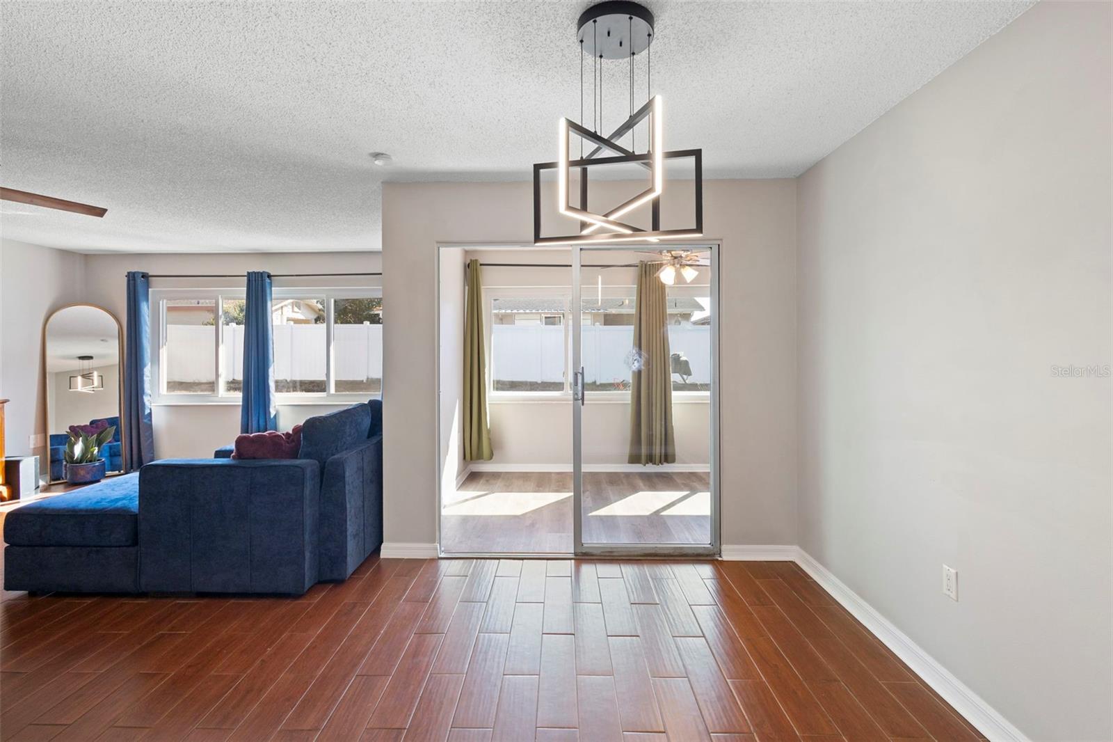 Image 18 of 34 For 720 Amhurst Drive