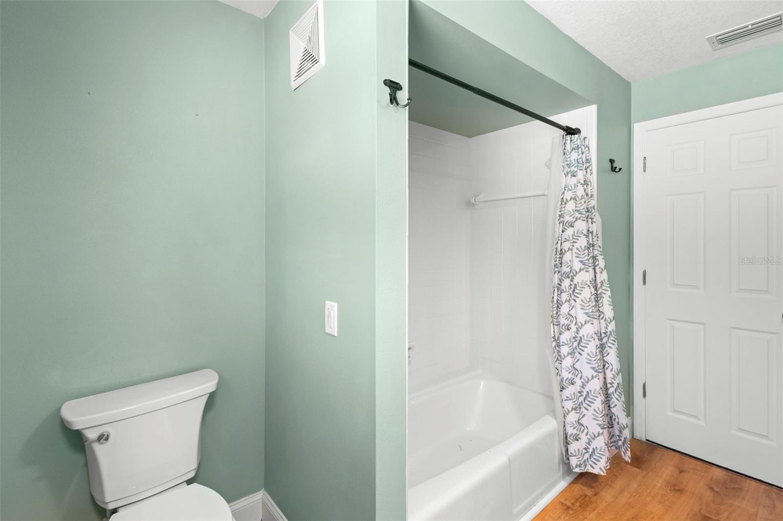 Image 27 of 34 For 720 Amhurst Drive