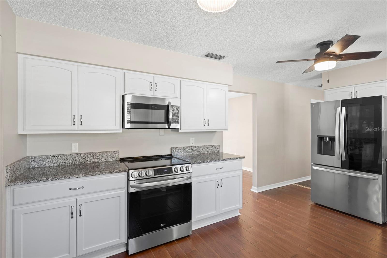 Image 4 of 34 For 720 Amhurst Drive