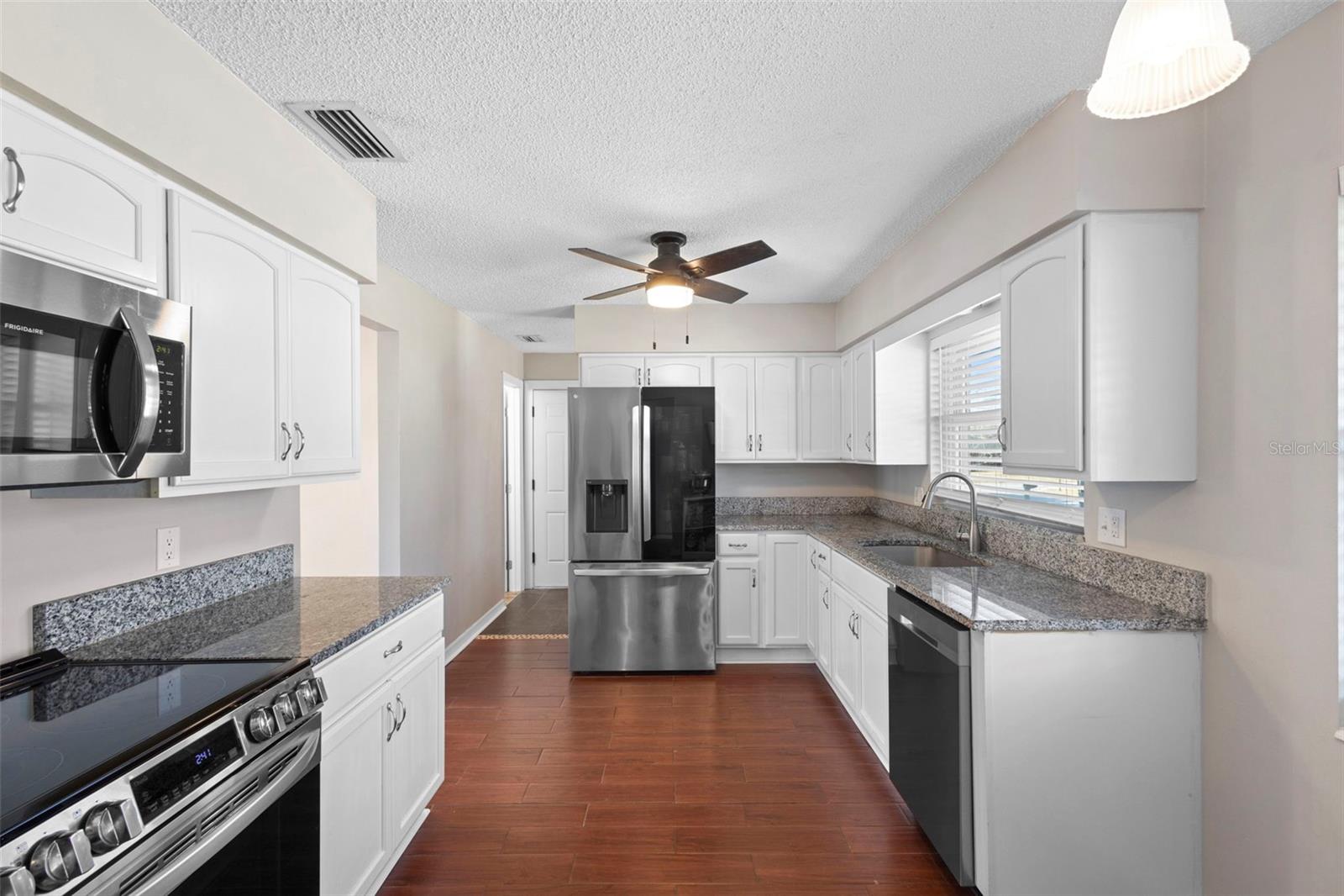 Image 5 of 34 For 720 Amhurst Drive