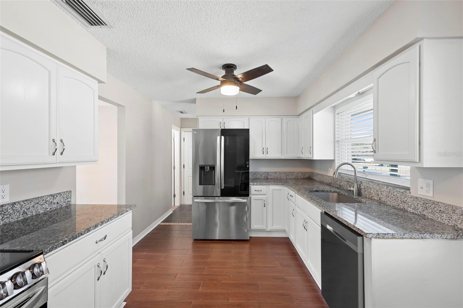 Image 6 of 34 For 720 Amhurst Drive