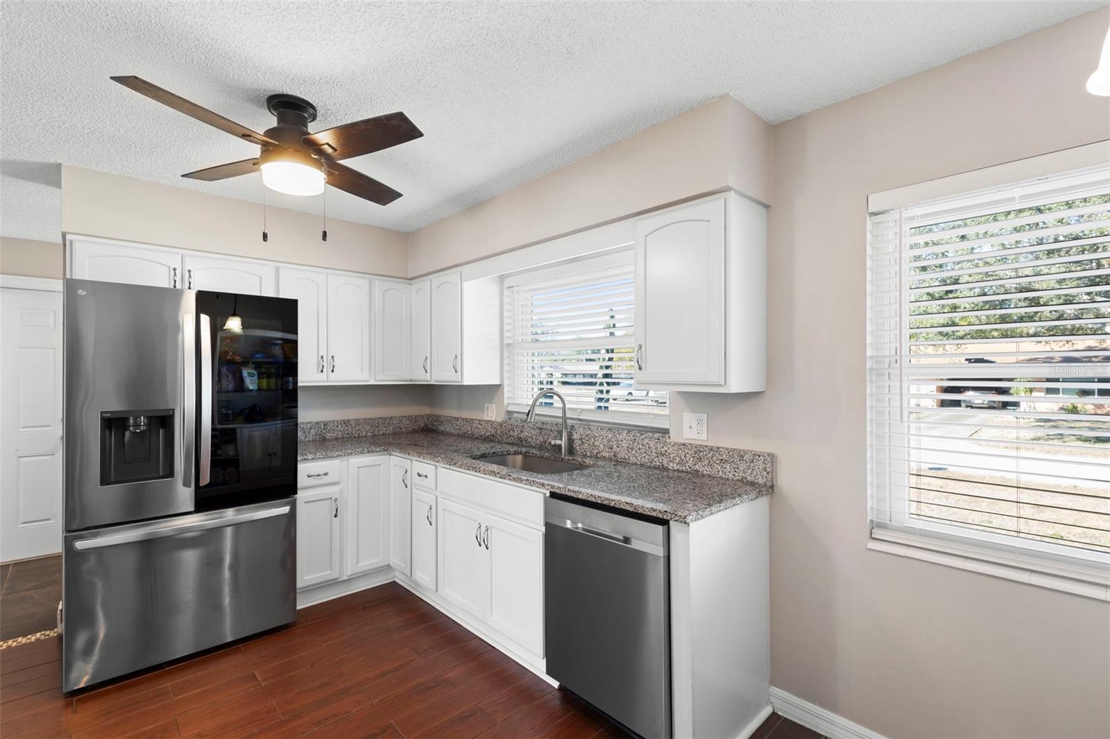 Image 7 of 34 For 720 Amhurst Drive