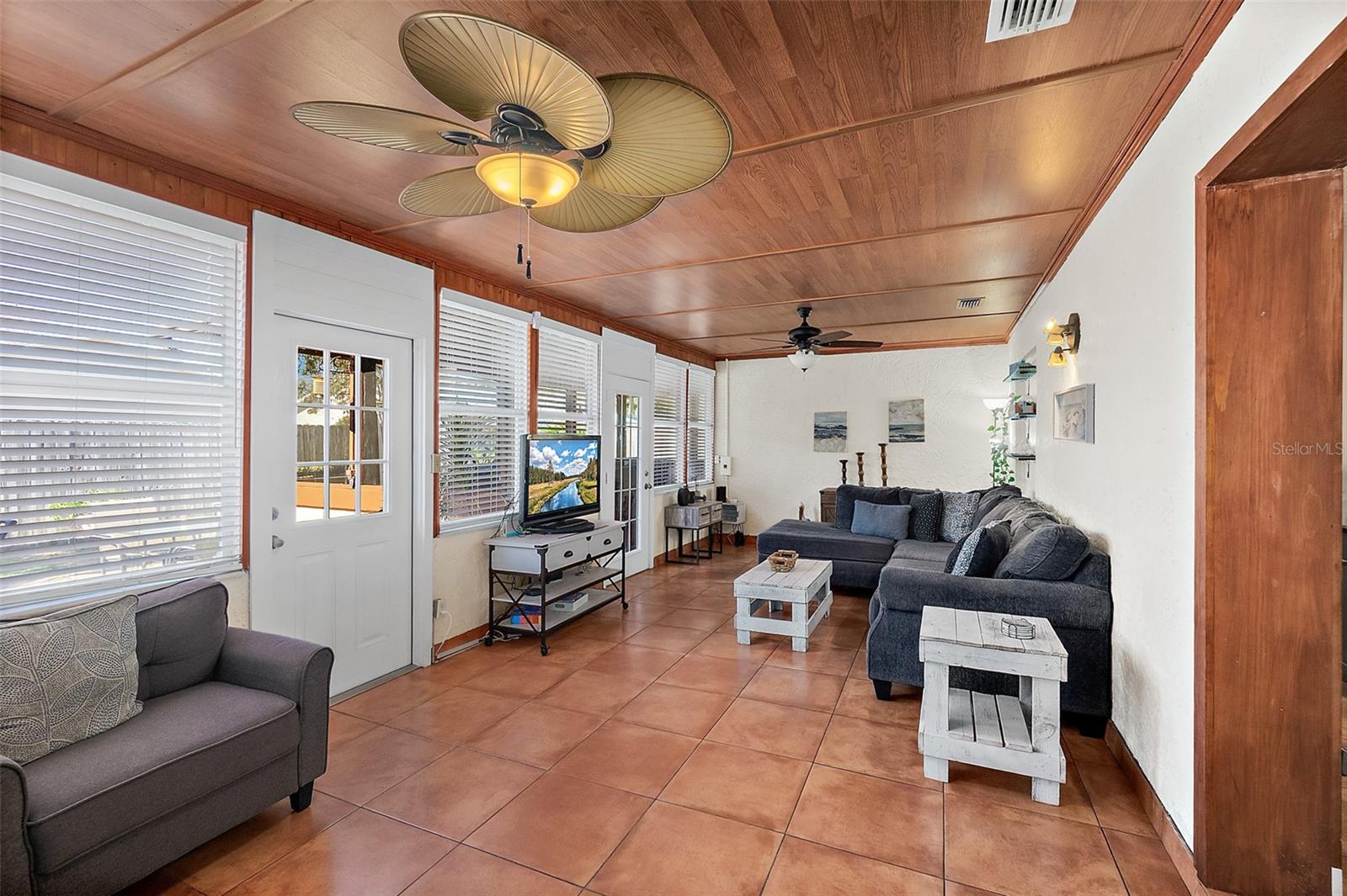 Image 11 of 42 For 3622 Dame Street