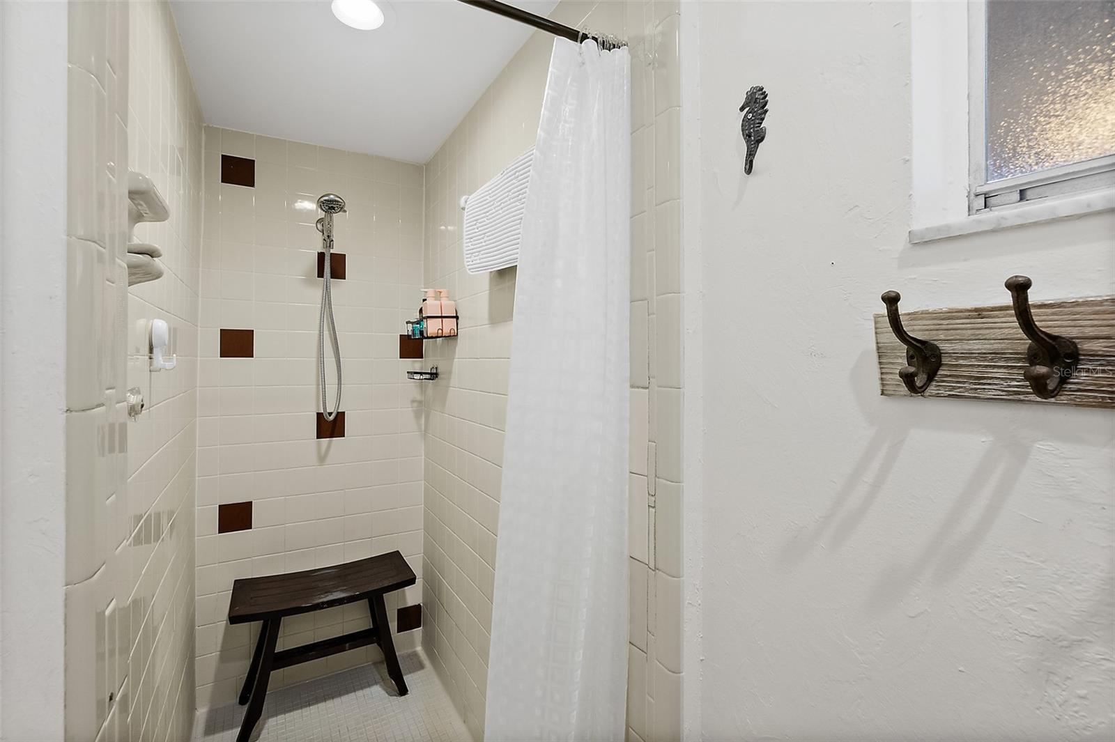 Image 18 of 42 For 3622 Dame Street